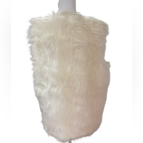 Time and Tru Elegant white faux fur lined sleeveless Vest Women’s size Med NWOT - Picture 8 of 8